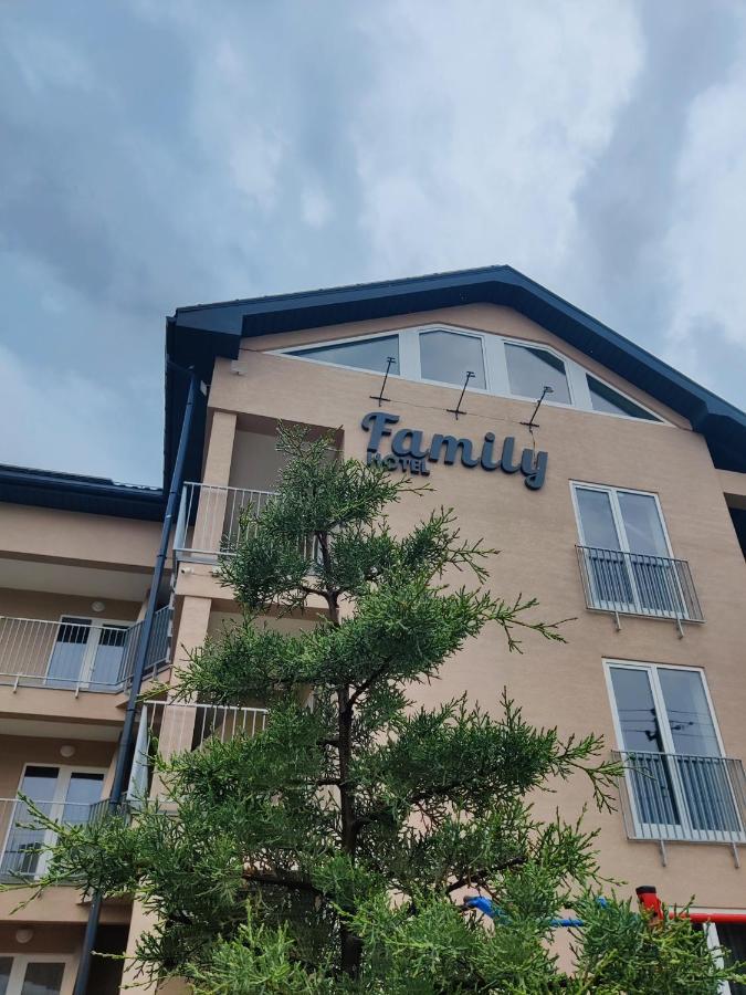Family Hotel 그리보브카 외부 사진